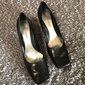 ⭐️Black Leather Nine West Heels